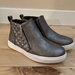 Steve Madden Girls' J-Reggie Zipper Sneaker - Pewter